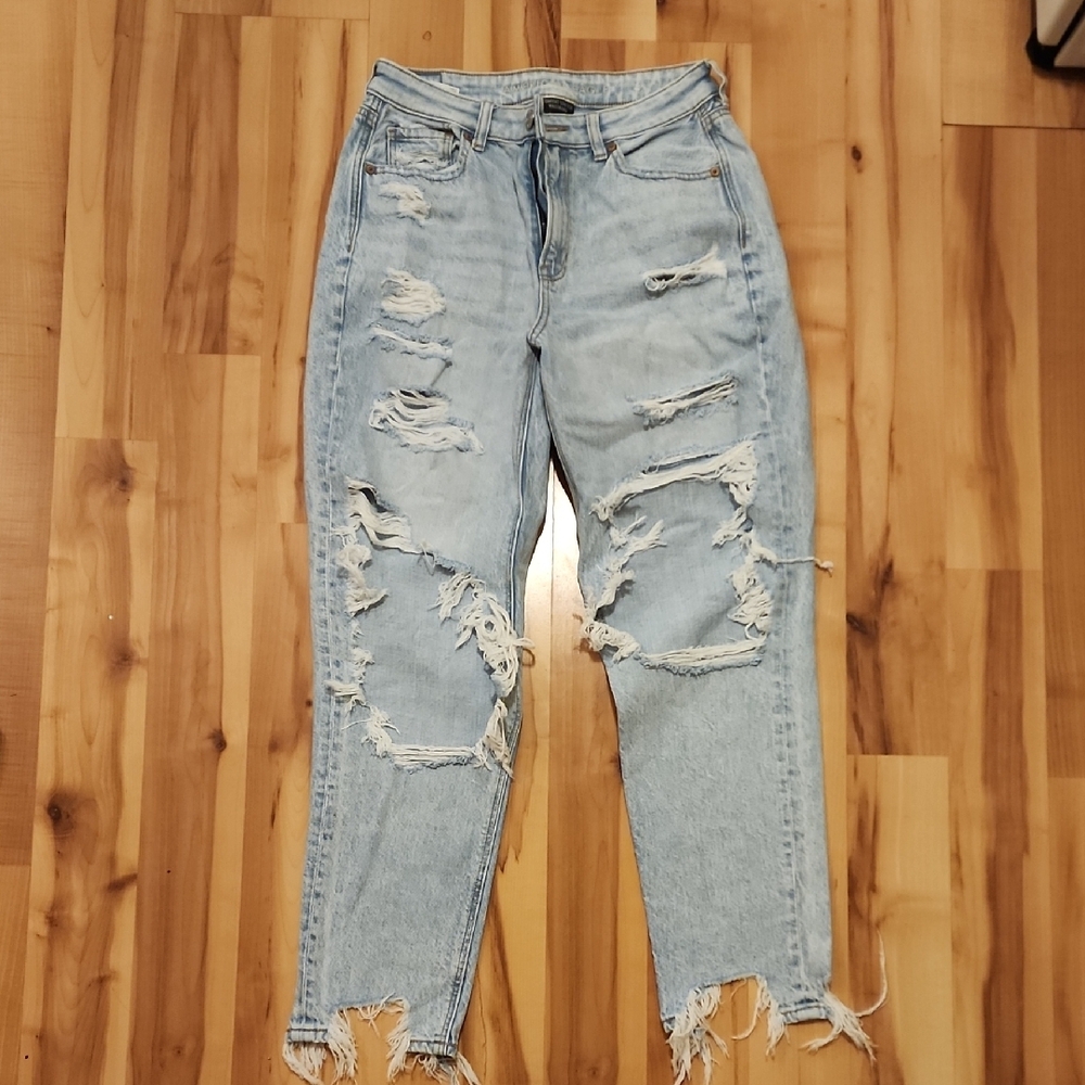 American Eagle Distressed Mom Jeans Size 4